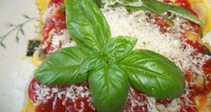 Húsos ravioli paradicsomszósszal bazsalikommal