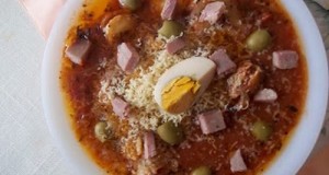 Húsvéti tortellini sonkás paradicsomos szószban tojással