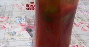 Jéghideg paradicsomlé bazsalikommal vodkával