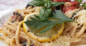 Spagetti tintahallal mángolddal és paradicsommal