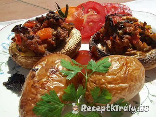 Töltött gombafejek sült krumplival