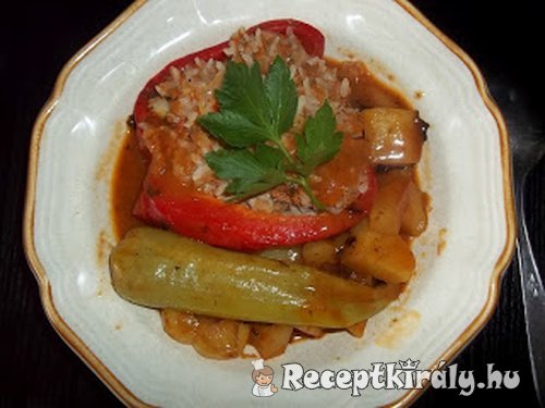 Töltött paprika és paradicsom paradicsom szószban 1
