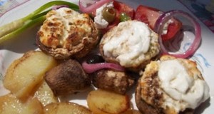 Túrós tejfölös gombafejek krumpliágyon