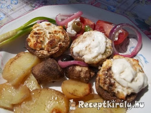 Túrós tejfölös gombafejek krumpliágyon