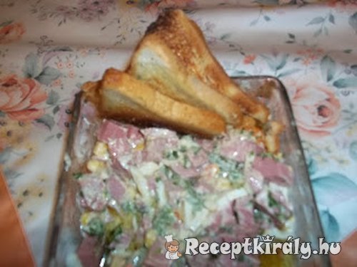 Vegyes majonézes saláta bruschettával