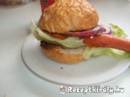 Zsemlés hot dog 1