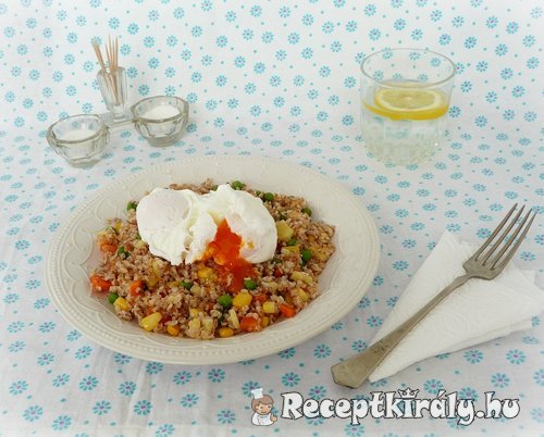 Zöldséges bulgur buggyantott tojással