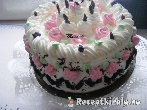 Aszalt szilvás habos torta
