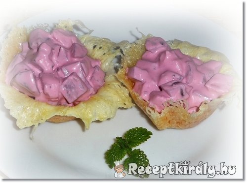 Céklasaláta sajtkosárban