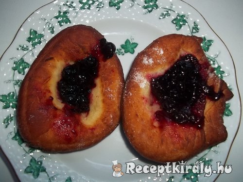 Farsangi fánk rumos eper dzsemmel