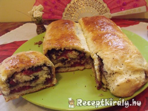 Nagyi mákos meggyes bejglije