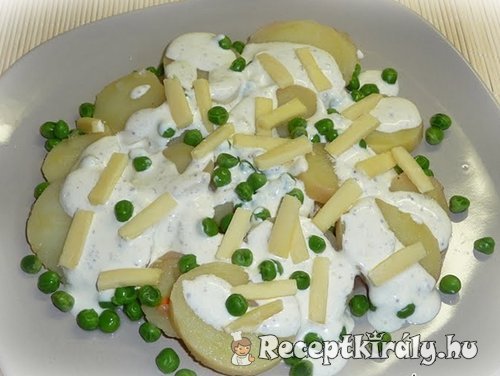 Sajtos zöldborsós krumplisaláta