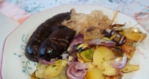 Véres hurka hagymás szalonnás krumplival