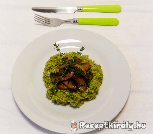Zöldfűszeres zabkása kakukkfüves gombával
