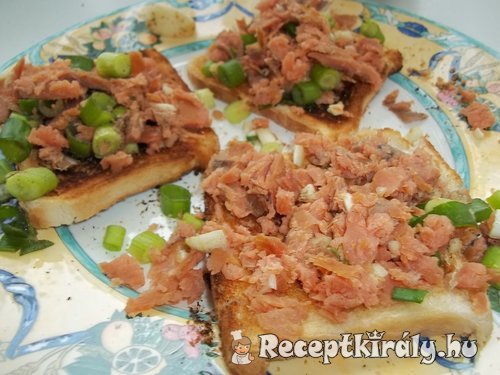 Füstölt lazac tartár bruschettával