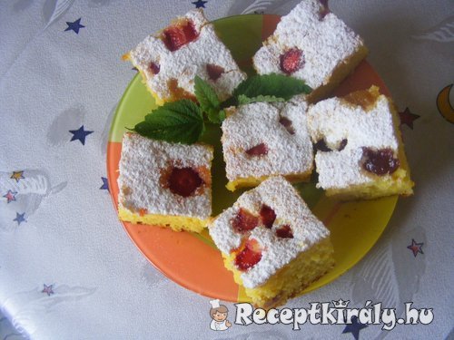 Joghurtos meggyes kocka