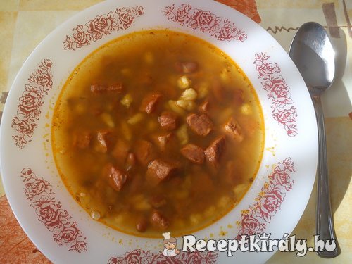 Magyaros babgulyás házi csipetkével