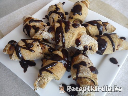 Mézeskalács croissant szilvalekvárral 2