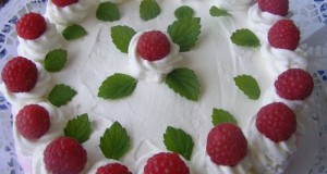 Sütés nélküli málna torta