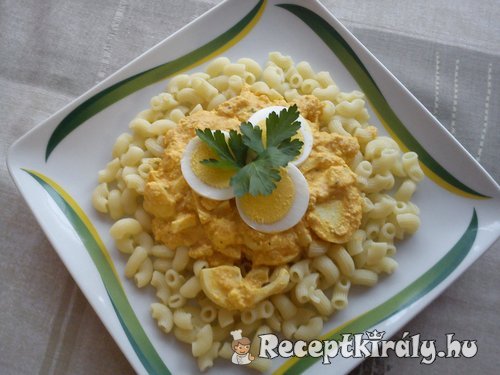 Tojáspörkölt főtt tésztával
