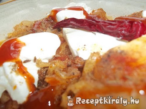 Vörösboros paradicsomos chilis töltöttkáposzta
