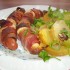 Baconbe és füstölt sajtba tekert virsli