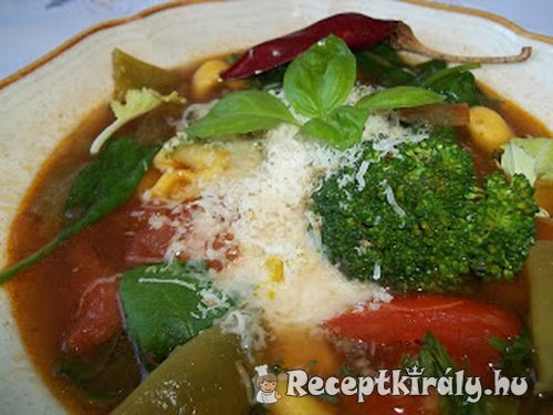 Rusztikus sonkás tortellini leves