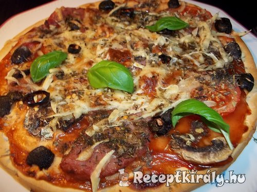 Gombás sonkás pizza