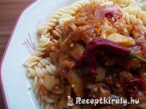 Fusili kolbászos lecsóval