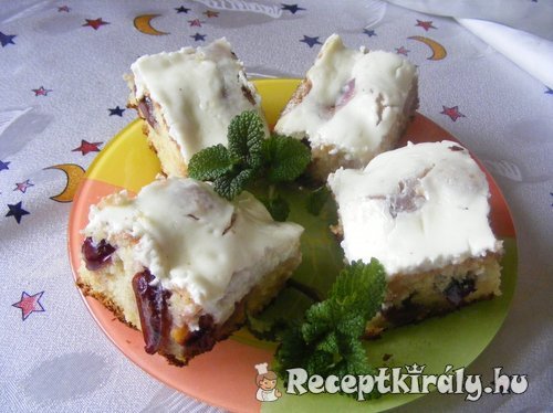 Tejfölös szilvás lepény
