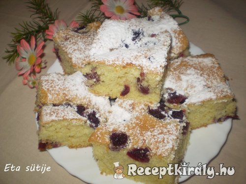 Meggyes pite Eta módra
