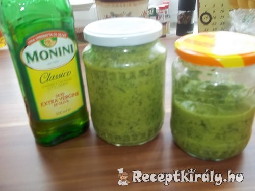 Spenótos újhagymás diós pesto