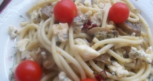 Chilis gombás spagetti kecskesajttal