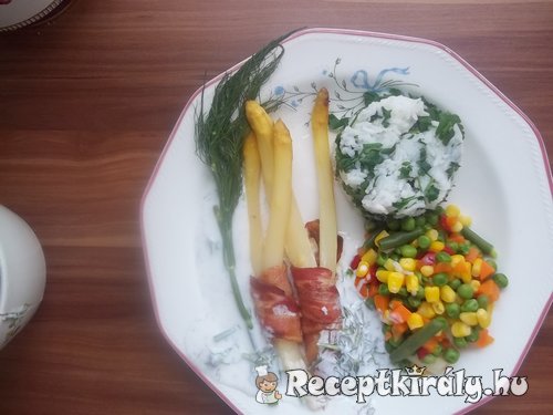 Fehérspárga bacon köntösben