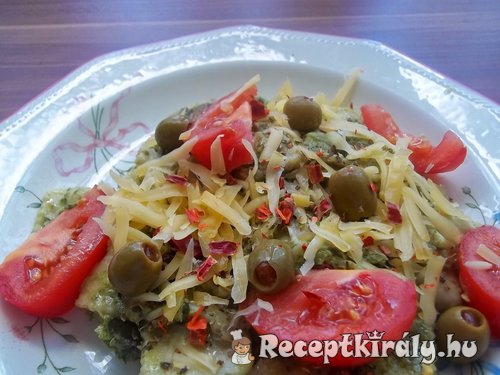 Sonkás ravioli zöld pestoval és parmezánnal