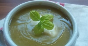 Tejszínes cukkini krémleves mozzarellával