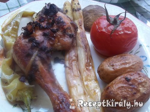 Zöld pestos csirkecomb sült zöldségekkel