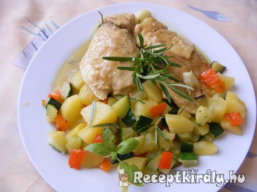 Zöldséges csirkemell bormártással