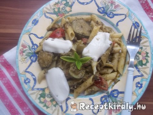 Zöldséges pestos tészta mozzarellával
