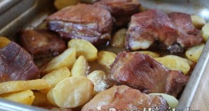 Fokhagymás hús vele sült burgonyával