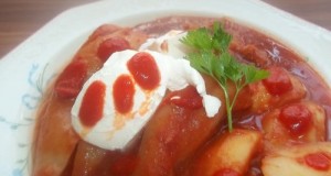 Töltött paprika chilis paradicsomszószban