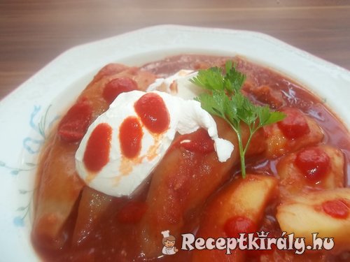 Töltött paprika chilis paradicsomszószban