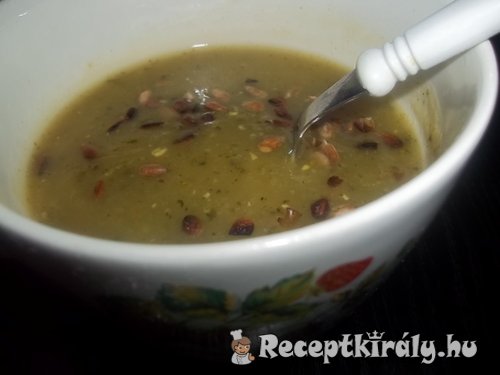 Szőlőmagos tökmagos cukkini krémleves