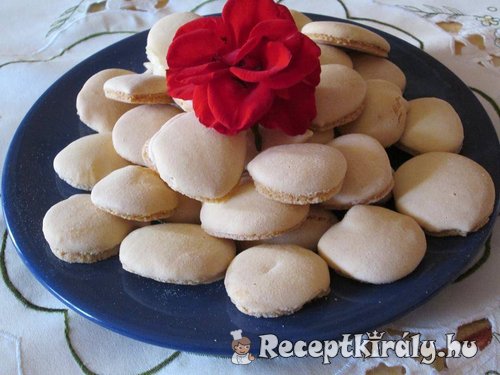 Estike puszedli