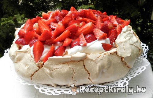 Pavlova citromkrémmel és eperrel 2