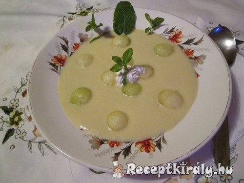 Sárgadinnye krémleves őszibarackkal