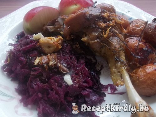 Sült kacsacomb vöröskáposztával almával