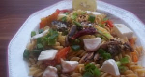 Fusili chiliszószós szardíniával mozzarellával