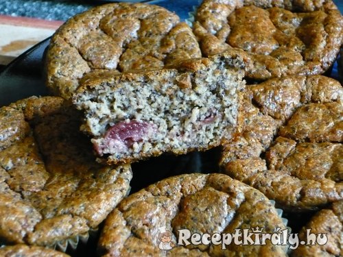Meggyes mákos muffin