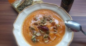 Sütőtök krémleves chilivel és tökmaggal